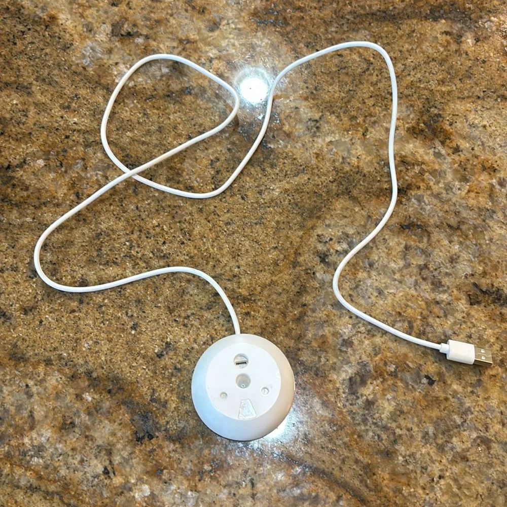 EUC Charger stand for apple pencil